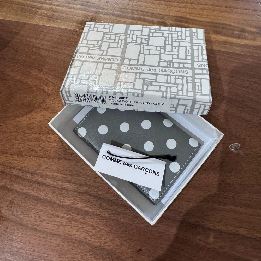 Comme des Garcons Gray and White wallet